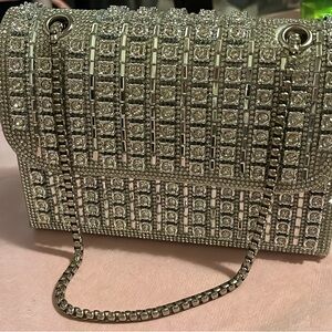 Crystal-Embellished Silver Evening Clutch with Chain Strap